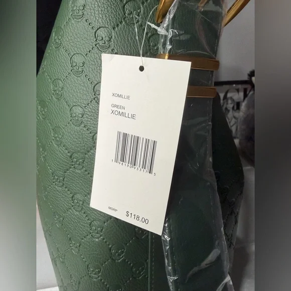 Betsy Johnson green tote bag with skulls - Picture 5 of 10